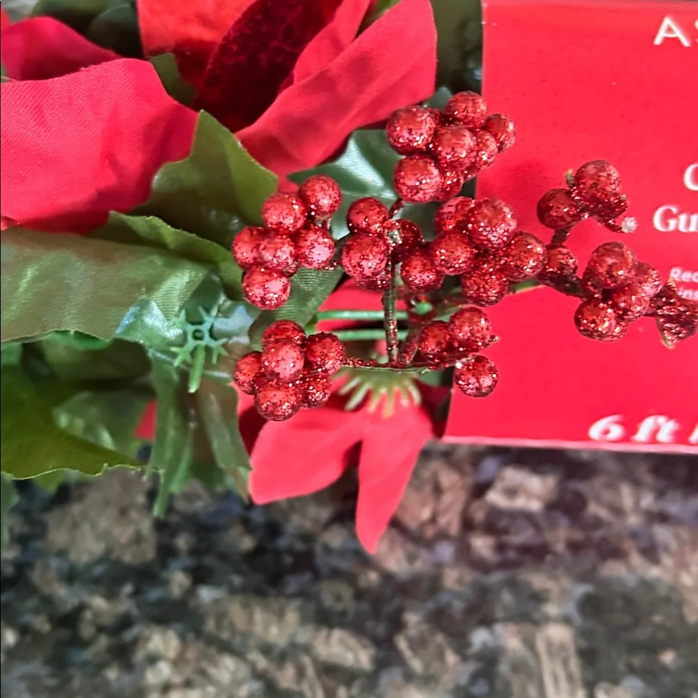 ASHLAND CHAIN GARLAND RED POINSETTIA AND BERRY 6 FT NWT